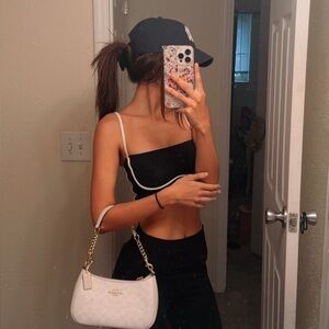 Meet your Posher, Bella